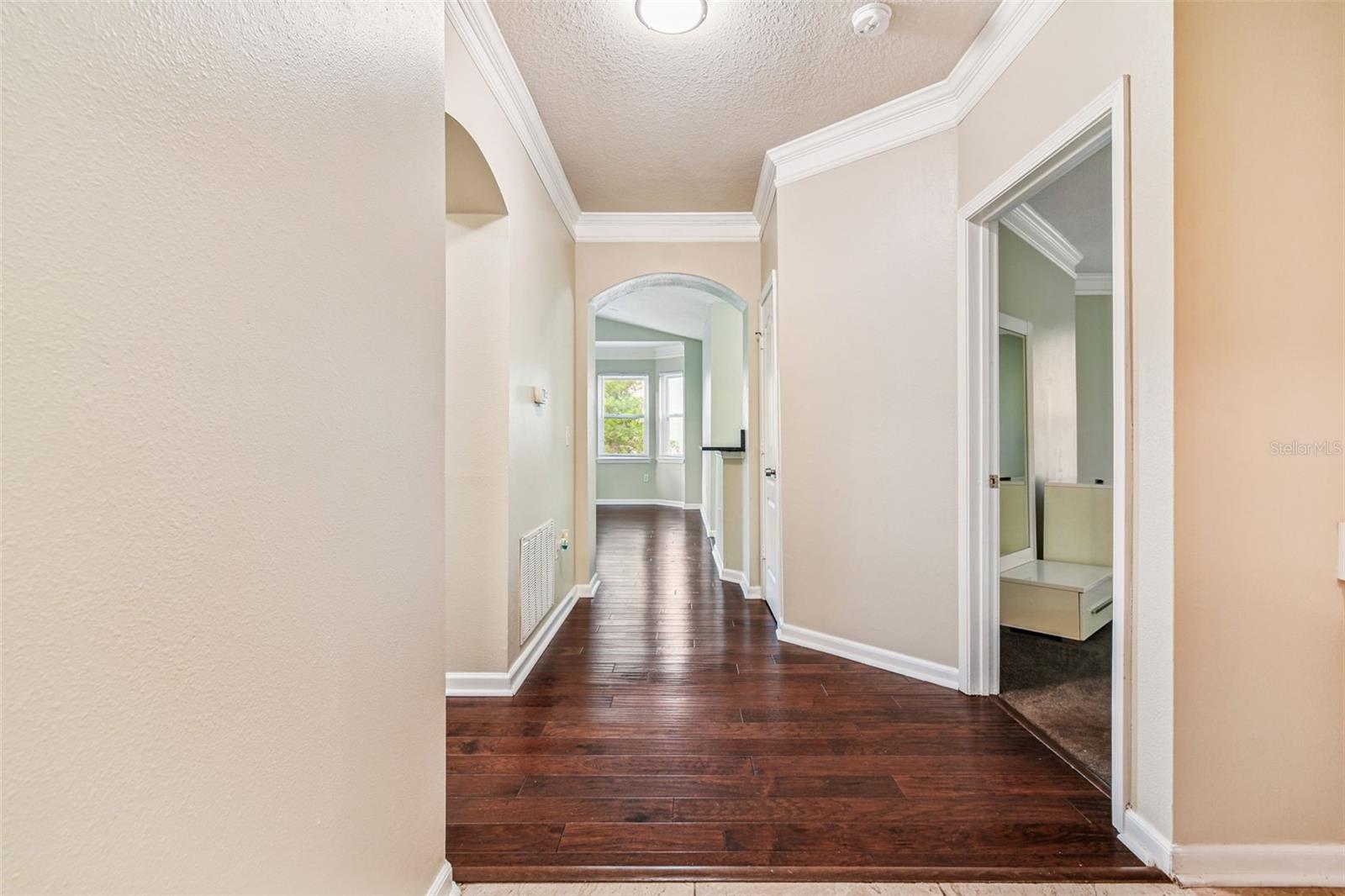 Listing photo id 7 for 10416 Villa View Circle