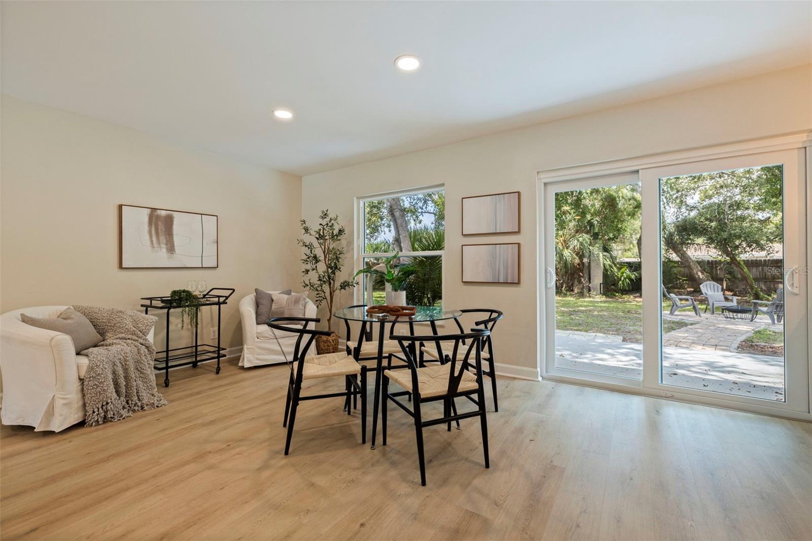 Image 11 of 42 For 1600 Amberlea Drive N