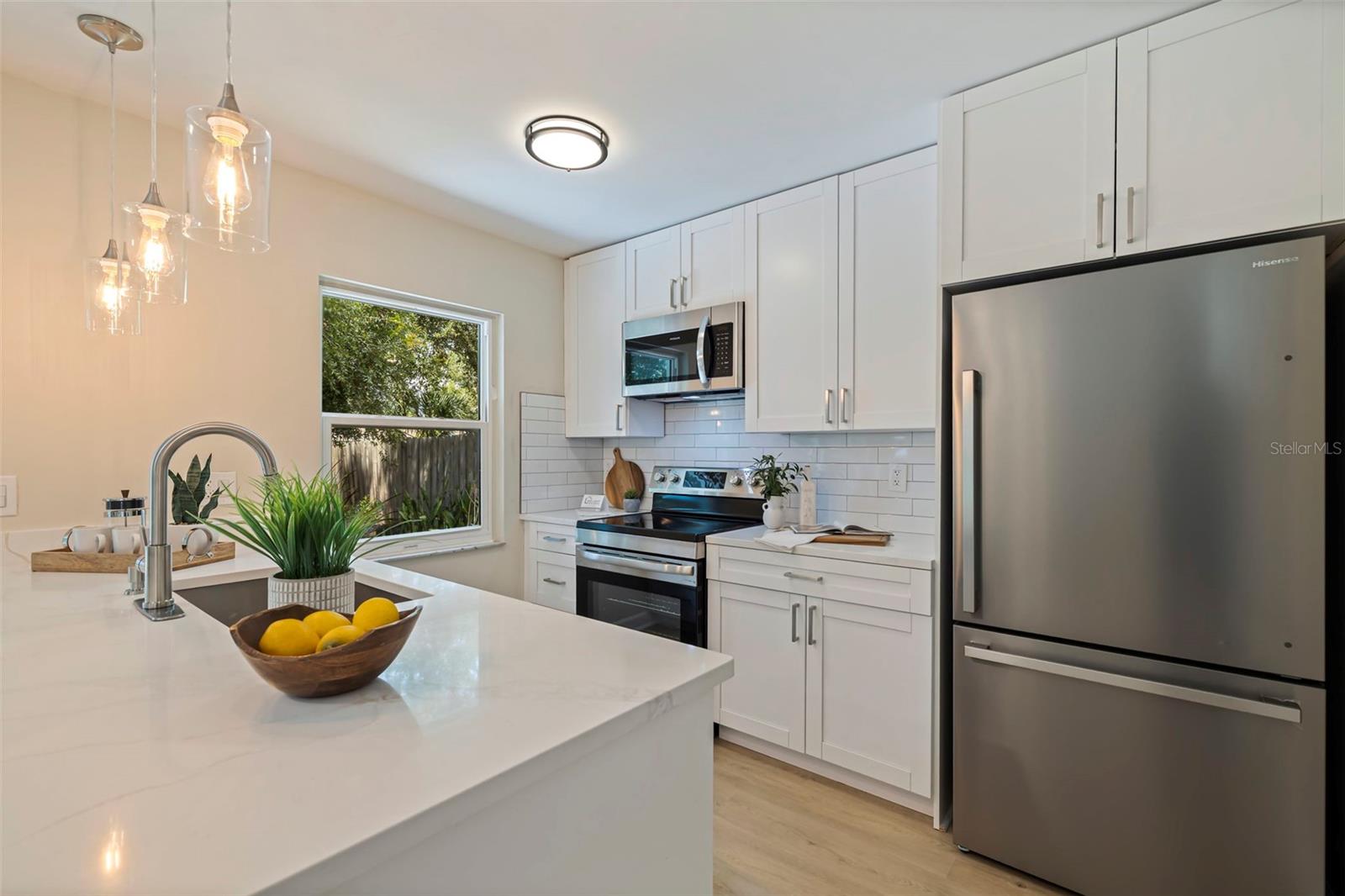 Image 14 of 42 For 1600 Amberlea Drive N