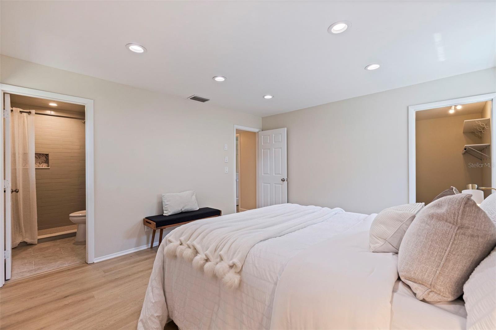Image 20 of 42 For 1600 Amberlea Drive N