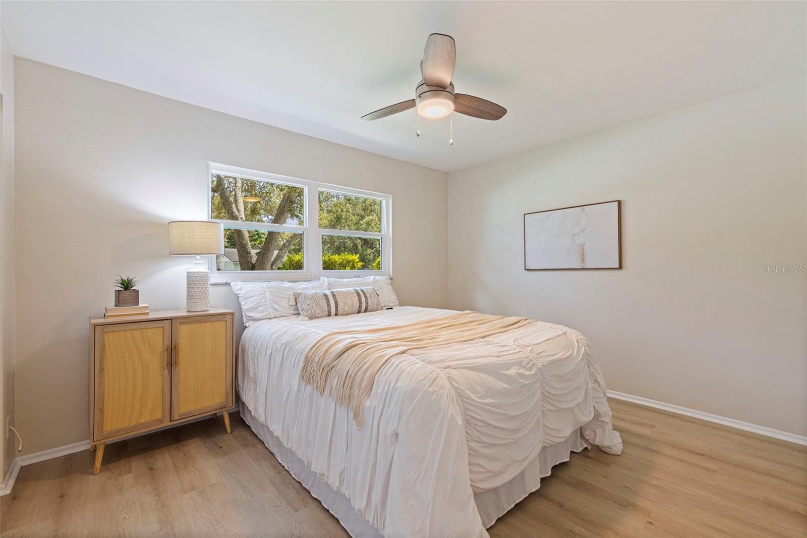Image 23 of 42 For 1600 Amberlea Drive N