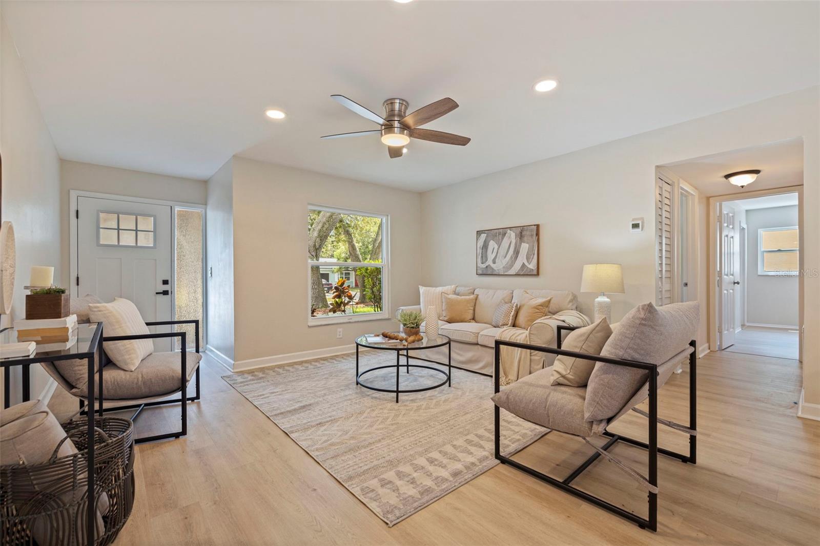 Image 6 of 42 For 1600 Amberlea Drive N