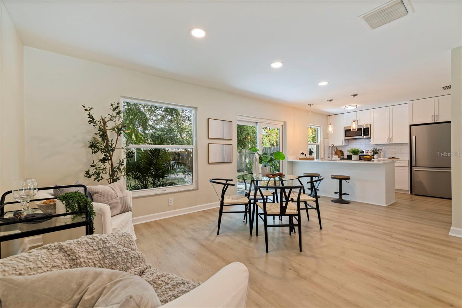 Image 9 of 42 For 1600 Amberlea Drive N
