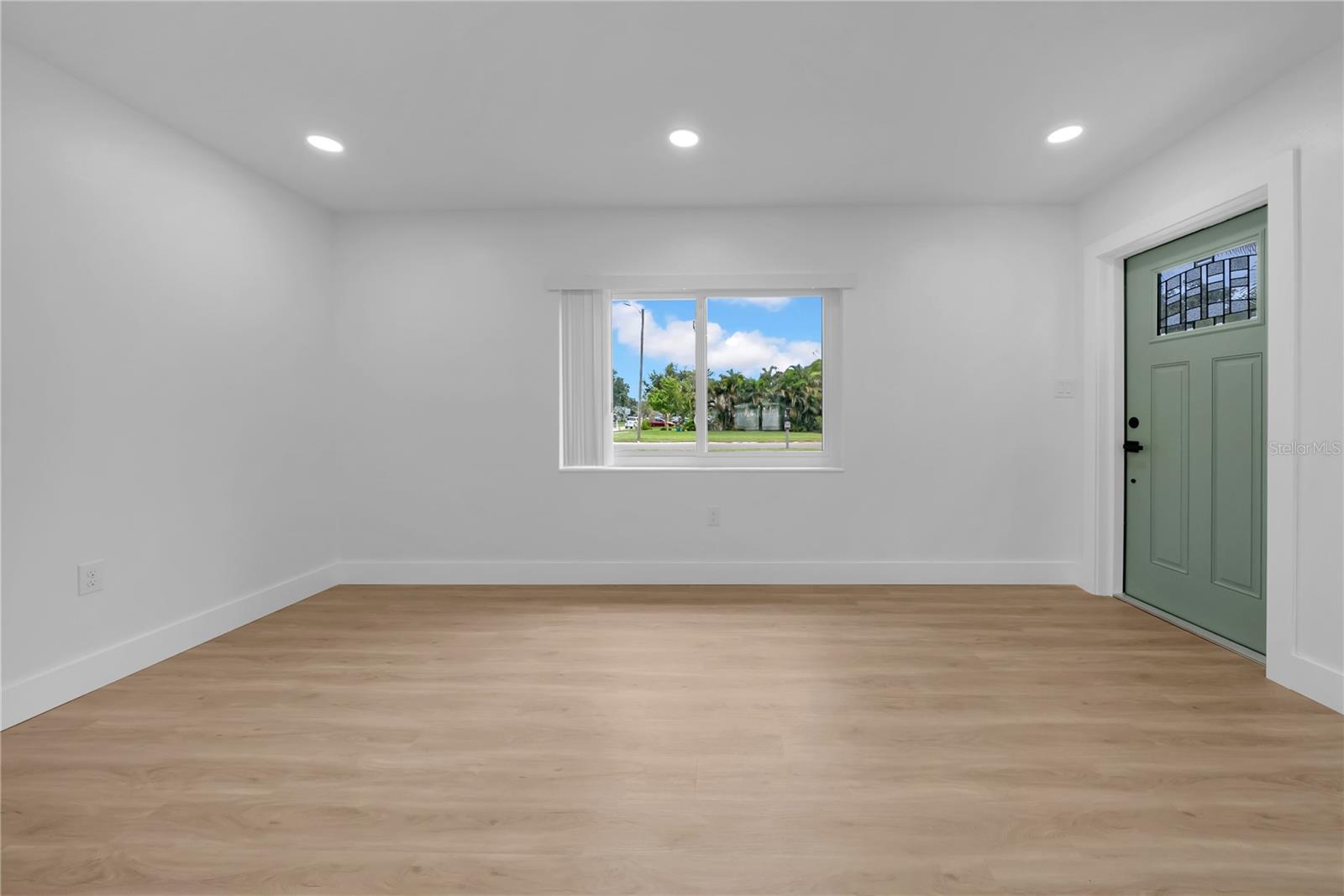 Listing photo id 8 for 4496 58 Street N