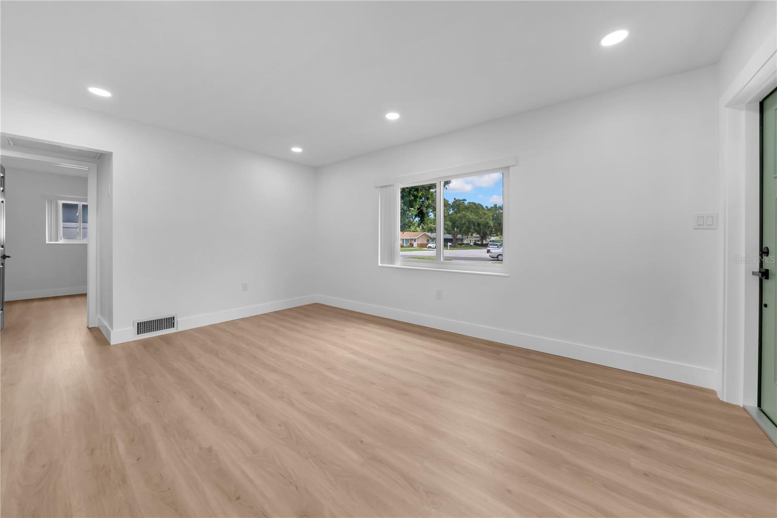 Listing photo id 9 for 4496 58 Street N