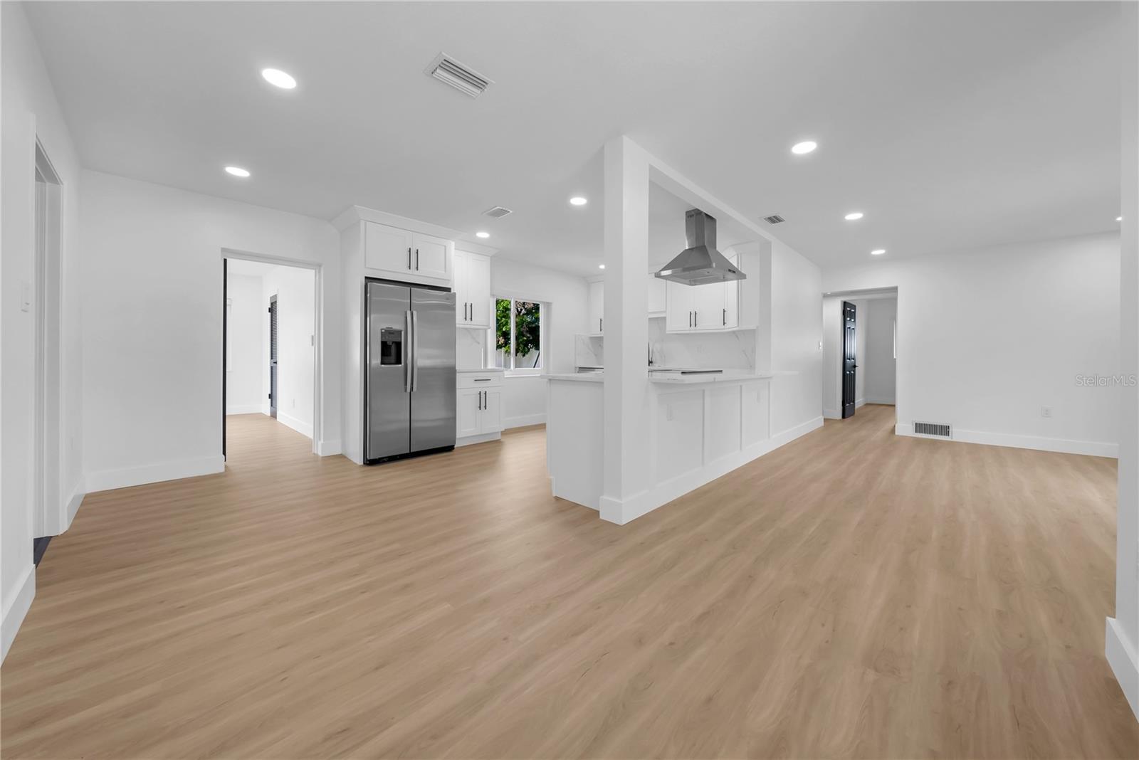 Listing photo id 12 for 4496 58 Street N