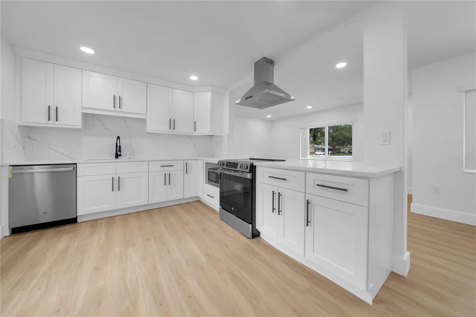 Listing photo id 13 for 4496 58 Street N