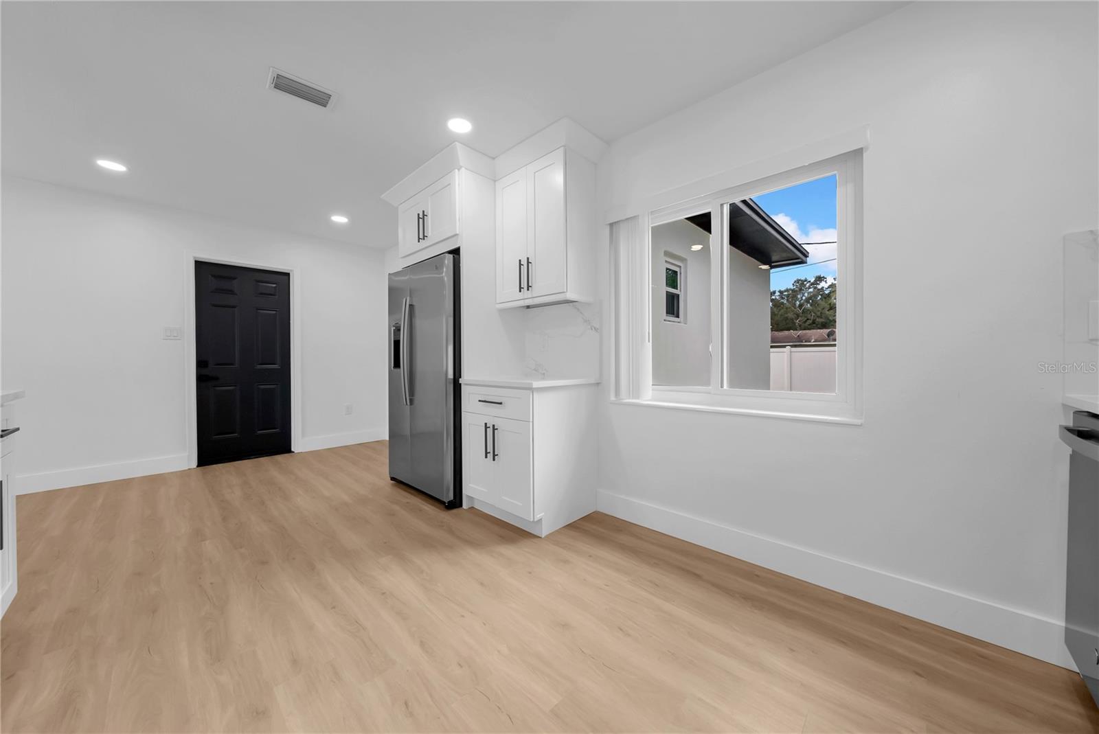 Listing photo id 14 for 4496 58 Street N