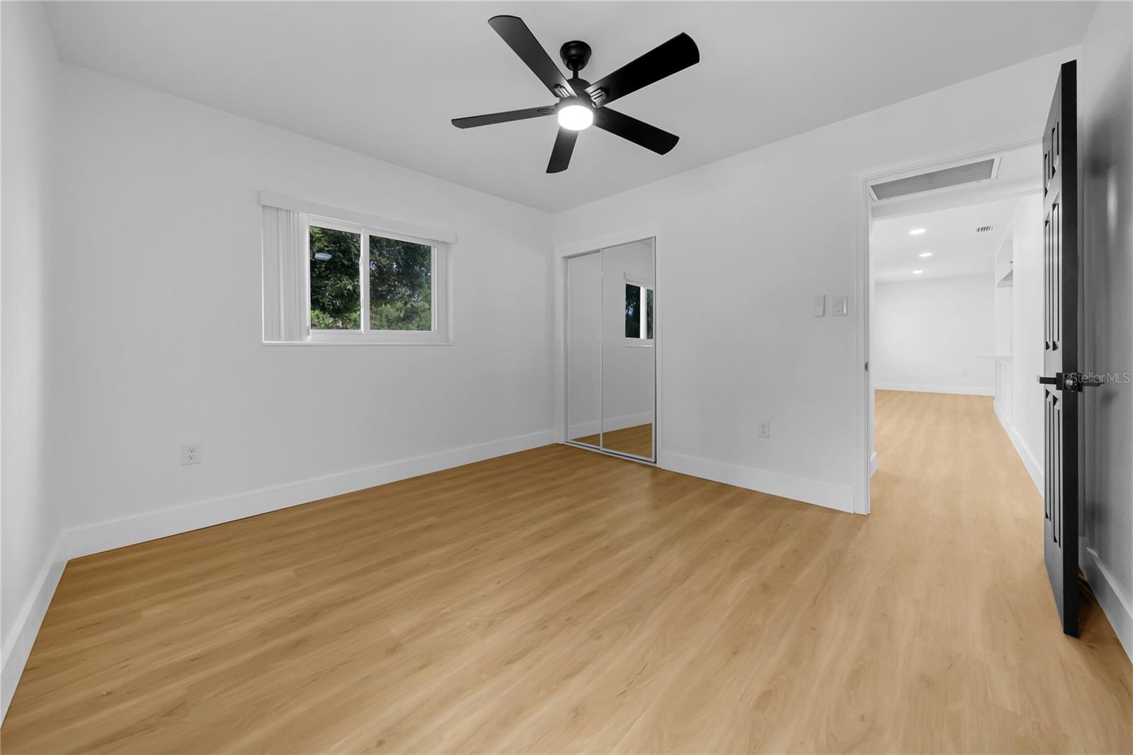 Listing photo id 27 for 4496 58 Street N