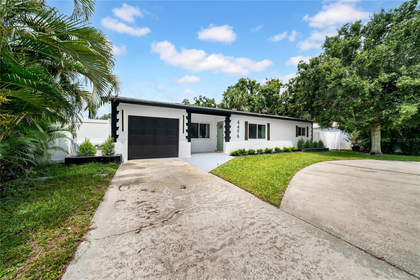Listing photo id 2 for 4496 58 Street N