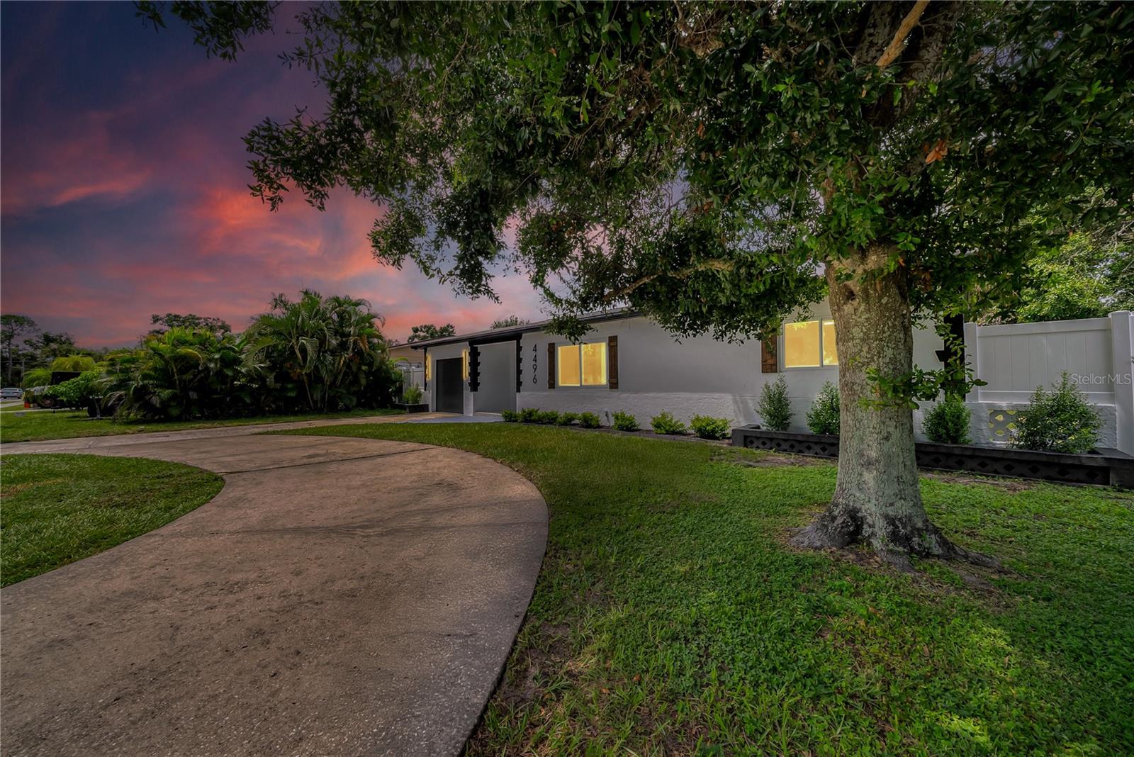 Listing photo id 3 for 4496 58 Street N
