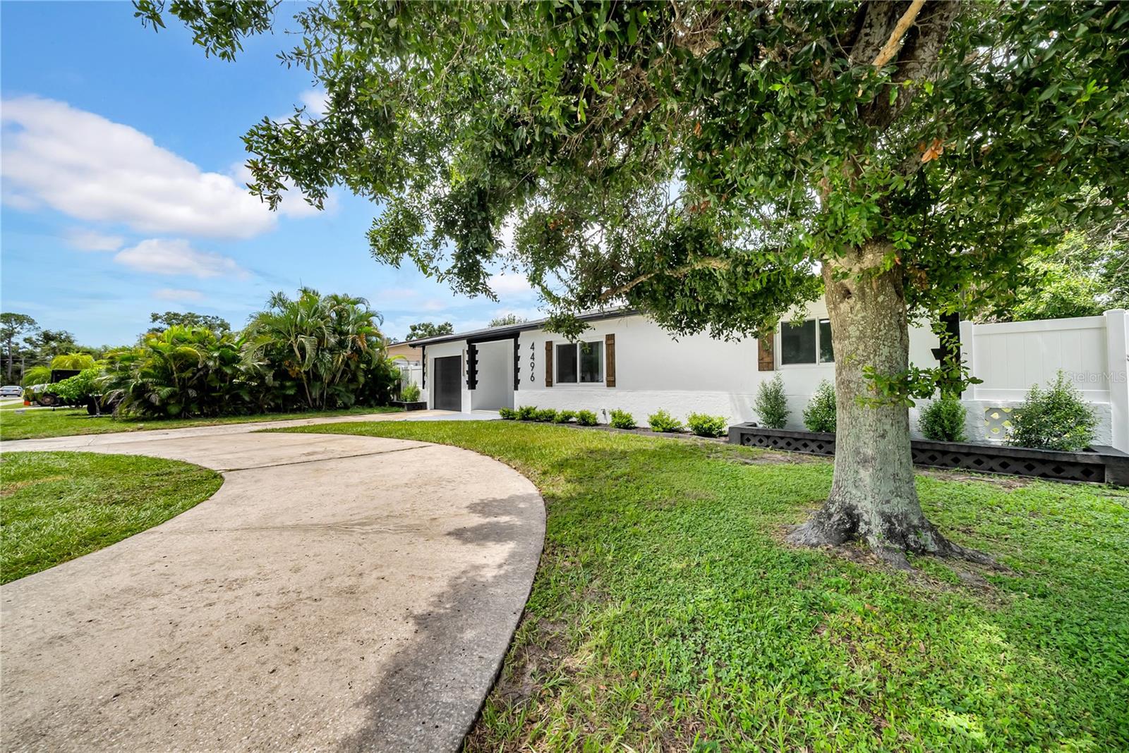 Listing photo id 4 for 4496 58 Street N