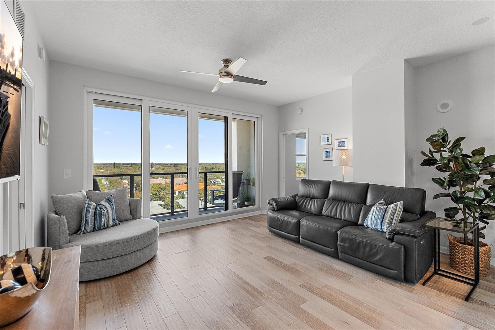 Image 11 of 45 For 226 5th Avenue N 901