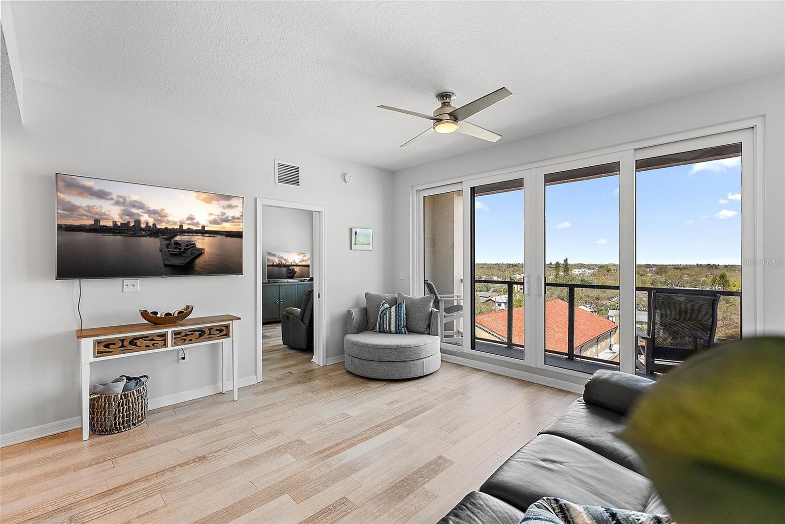 Image 12 of 45 For 226 5th Avenue N 901