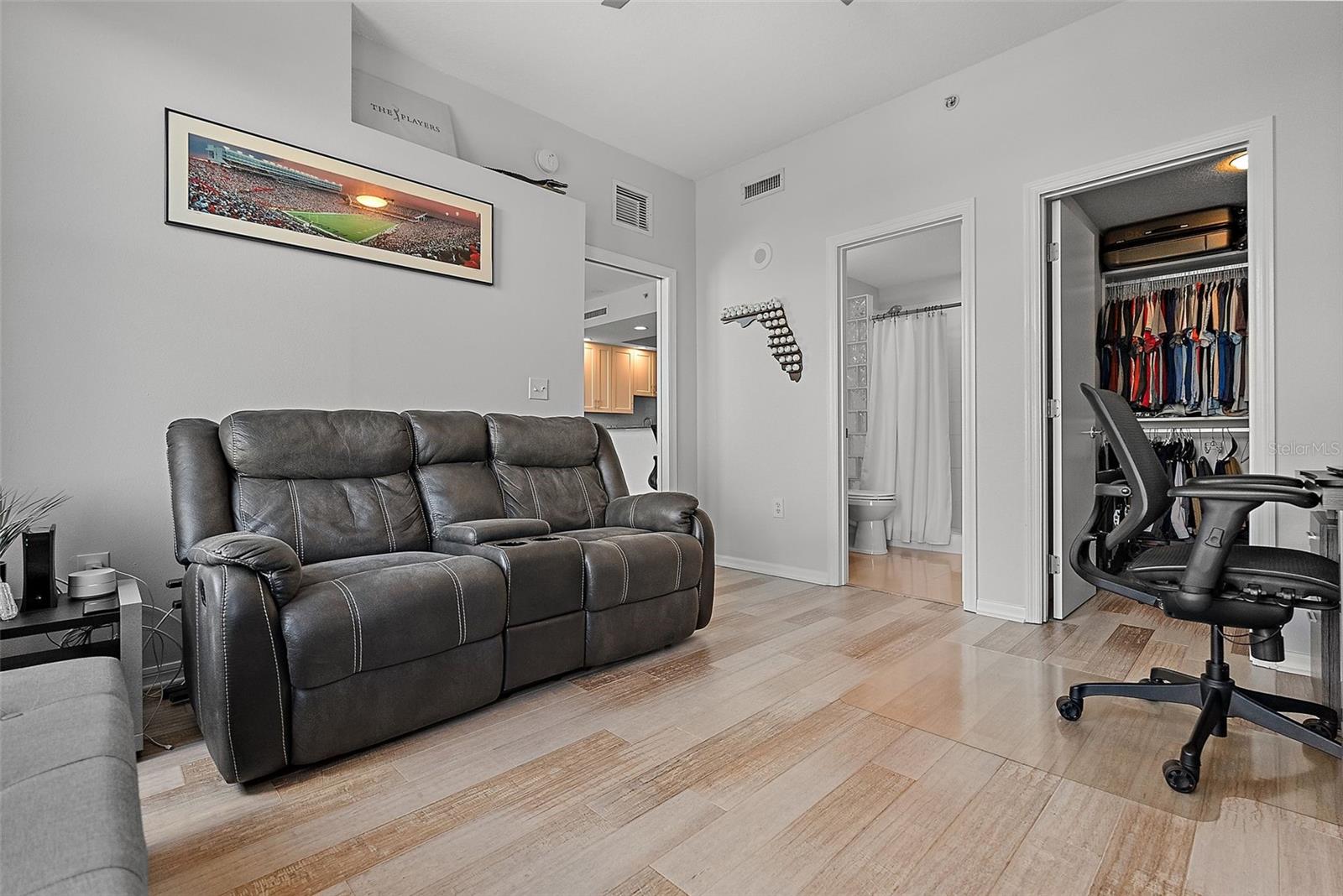 Image 15 of 45 For 226 5th Avenue N 901