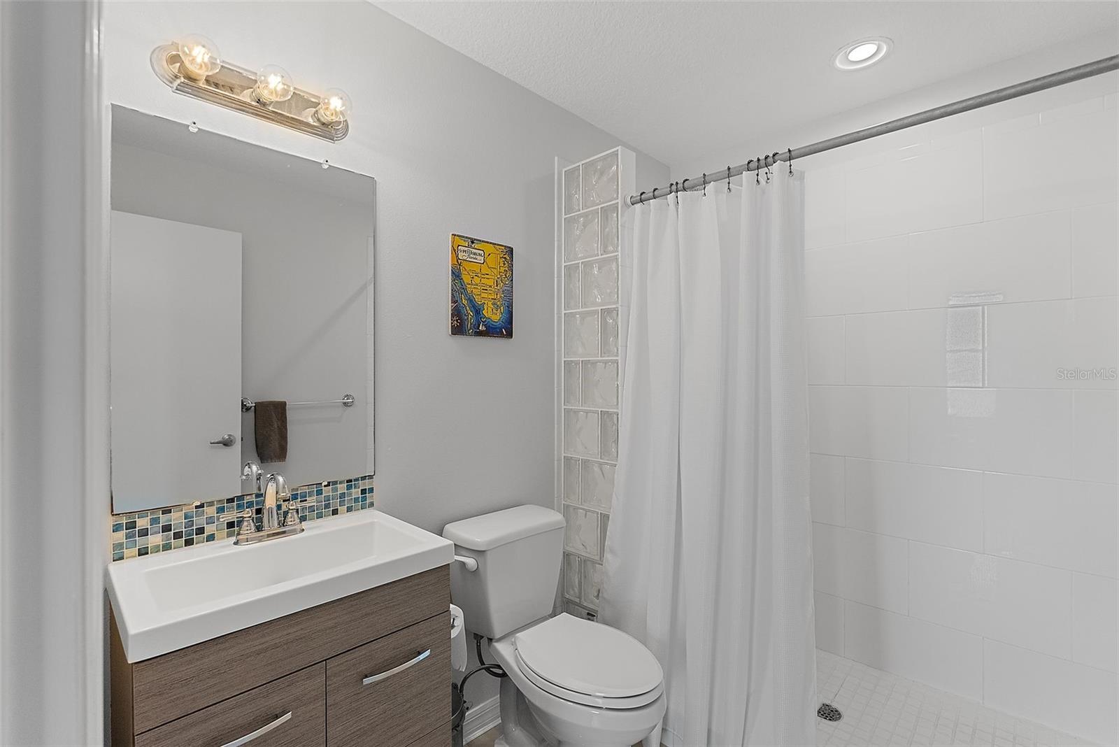 Image 17 of 45 For 226 5th Avenue N 901