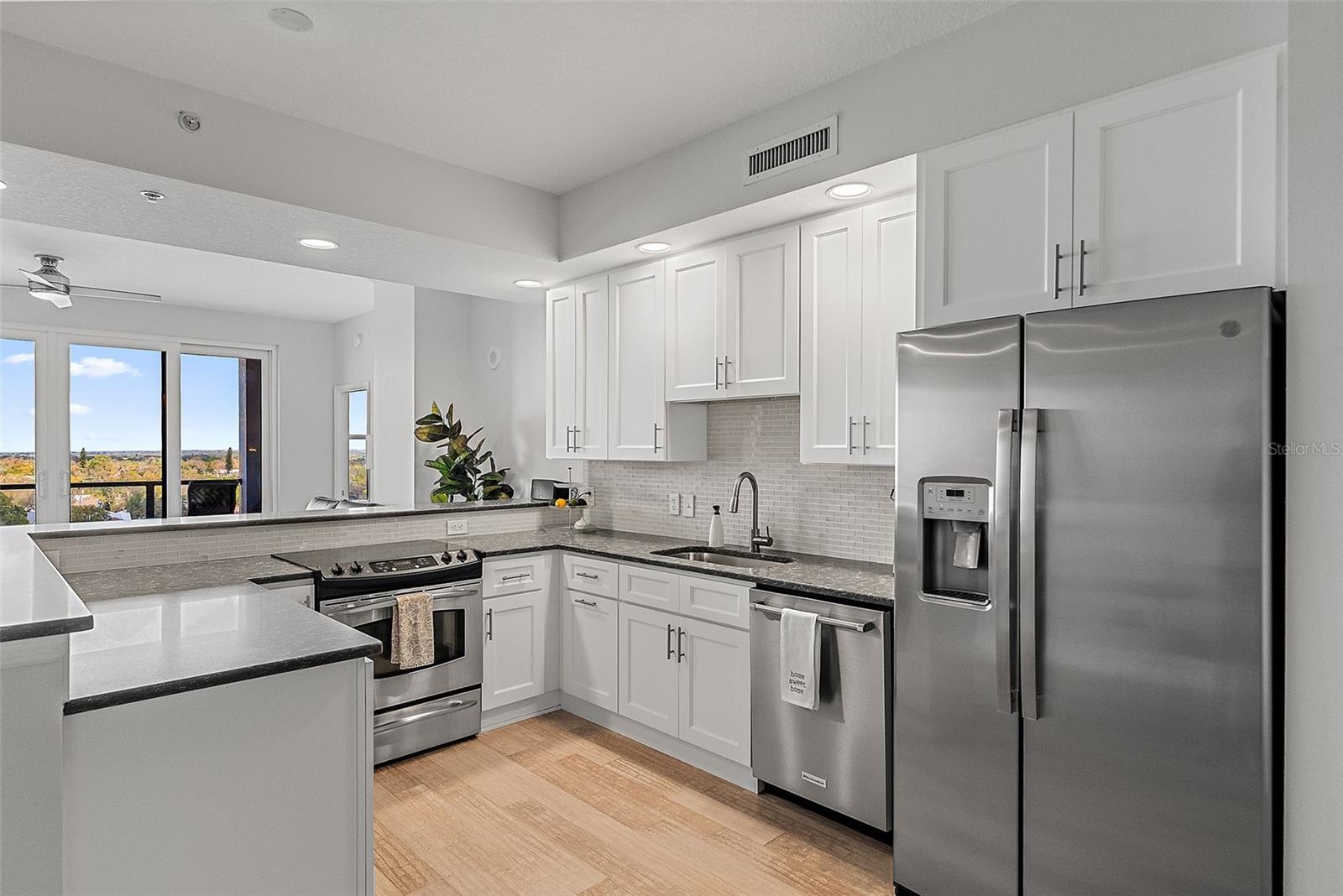 Image 4 of 45 For 226 5th Avenue N 901
