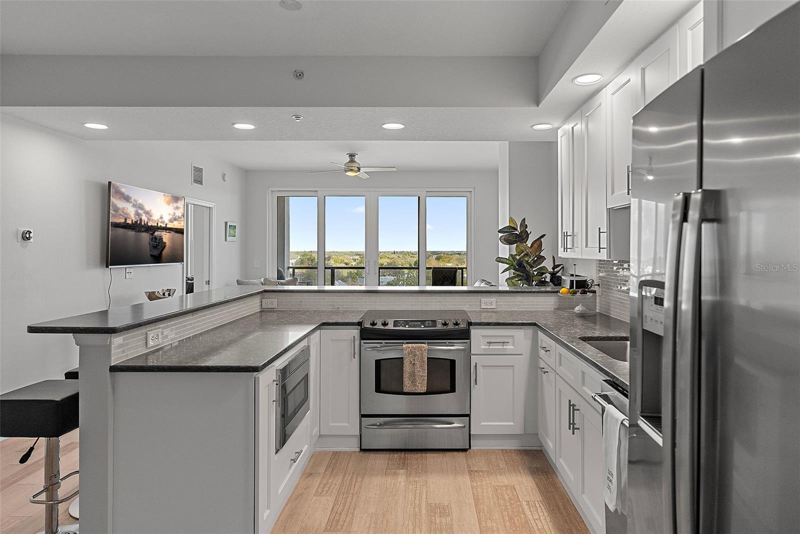 Image 6 of 45 For 226 5th Avenue N 901