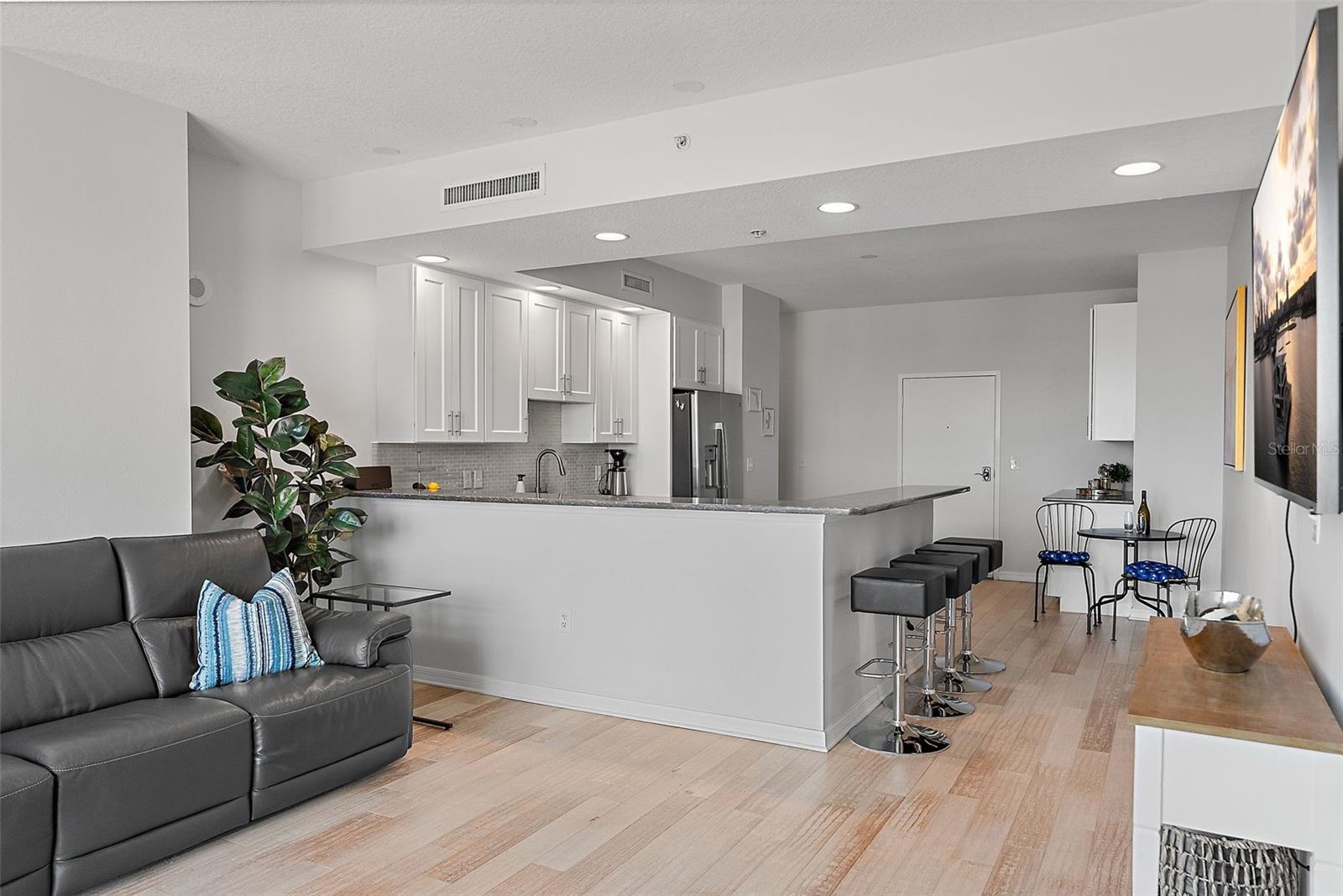 Image 9 of 45 For 226 5th Avenue N 901