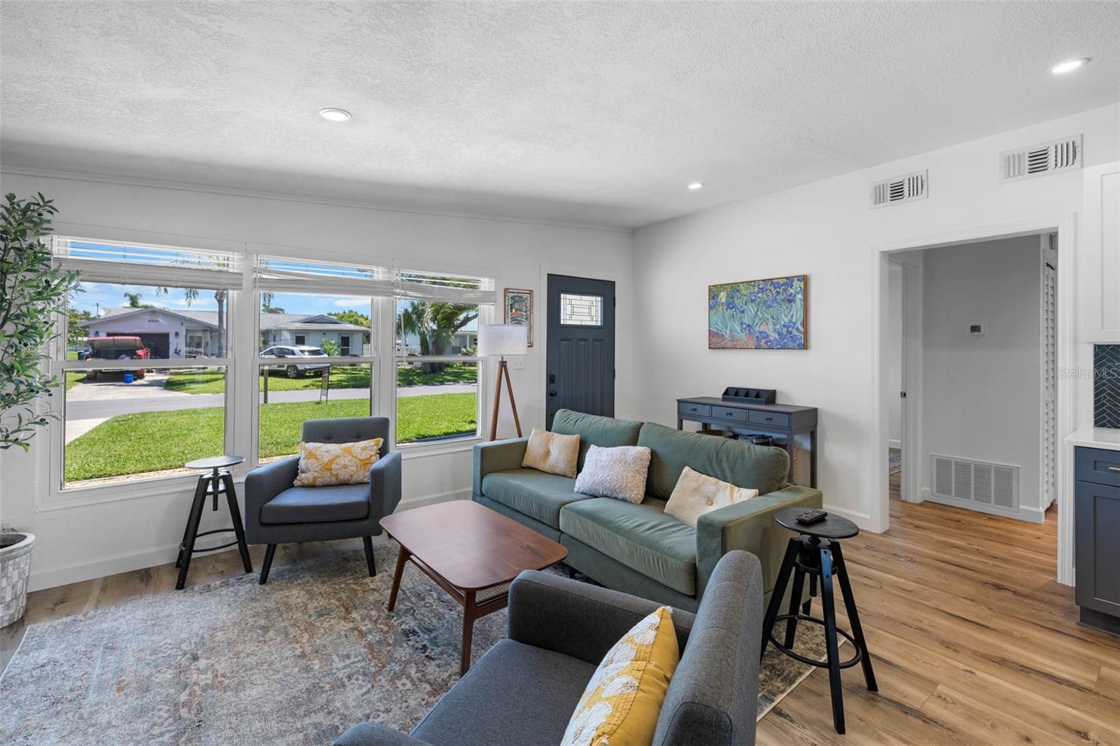 Image 11 of 36 For 4499 Neptune Drive