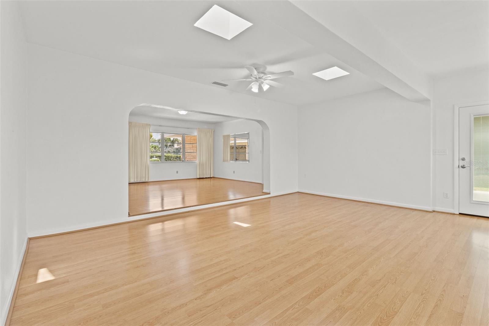 Listing photo id 8 for 13198 98th Avenue