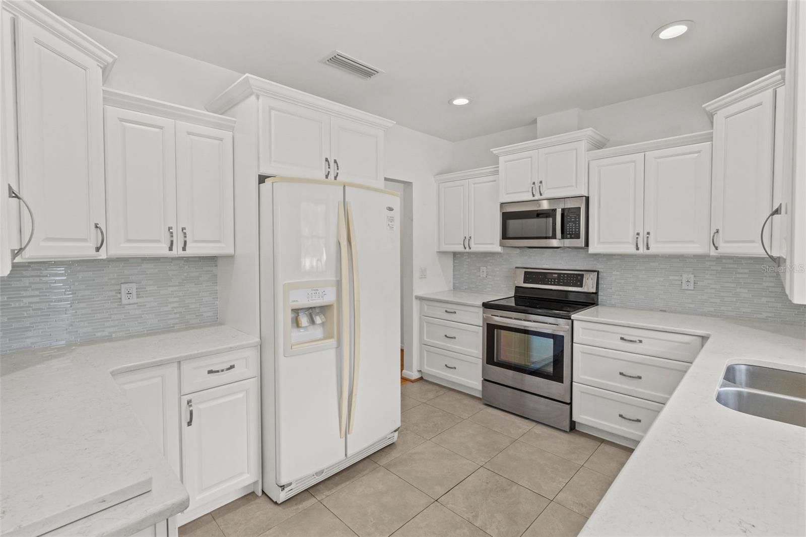 Listing photo id 16 for 13198 98th Avenue