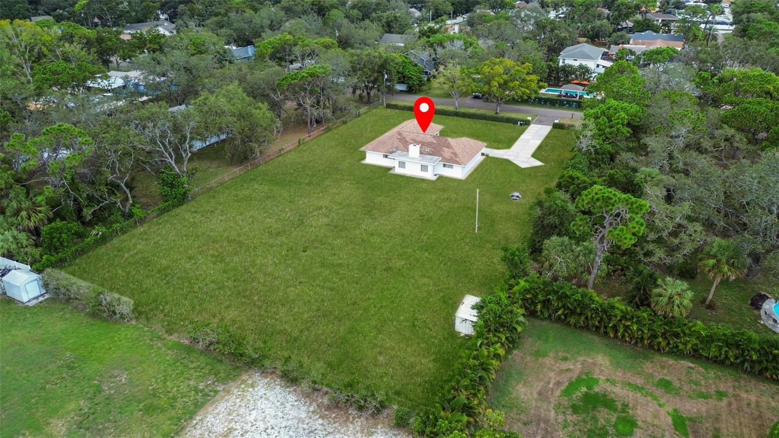 Listing photo id 0 for 13198 98th Avenue