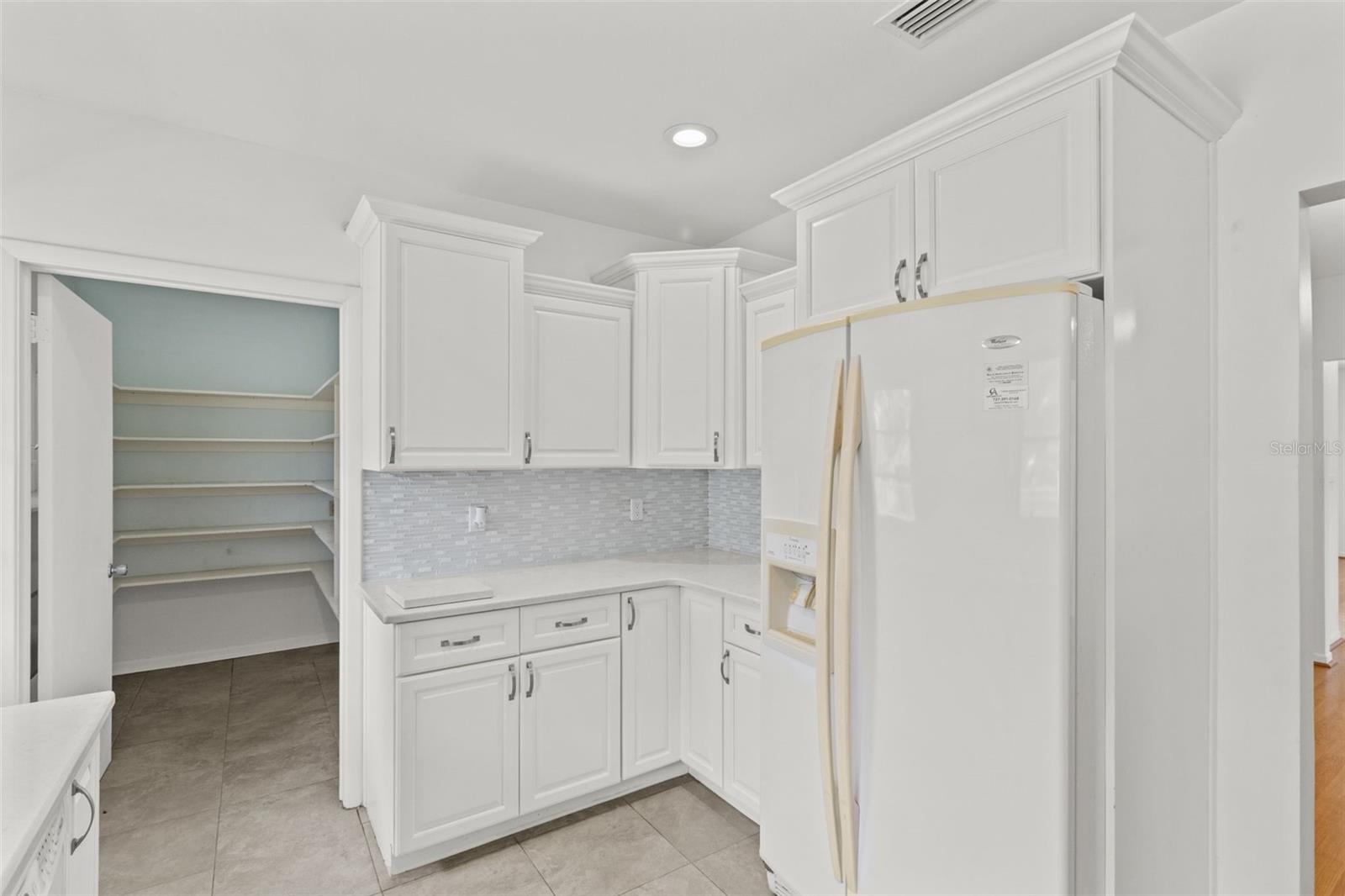 Listing photo id 18 for 13198 98th Avenue
