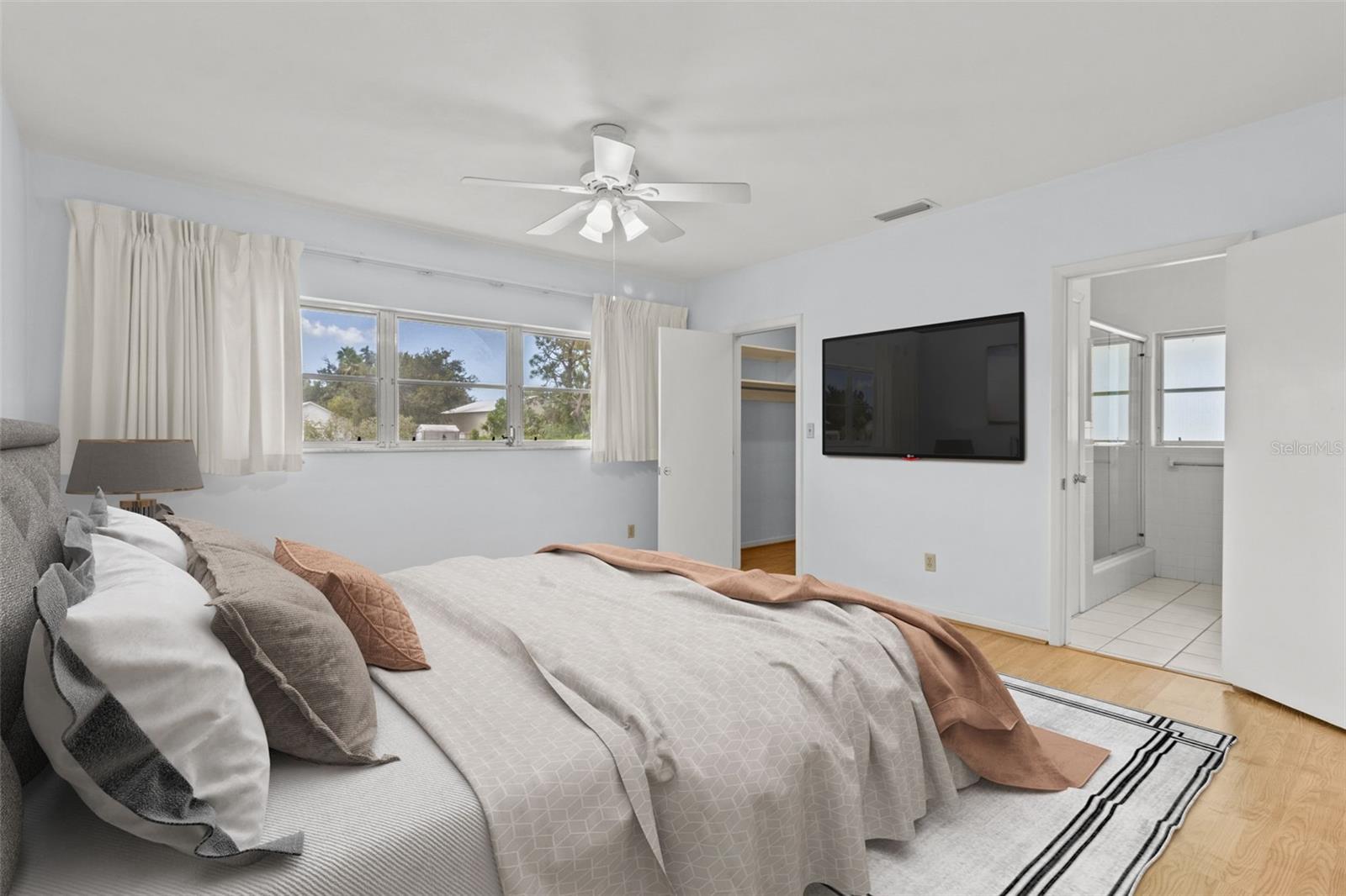 Listing photo id 21 for 13198 98th Avenue
