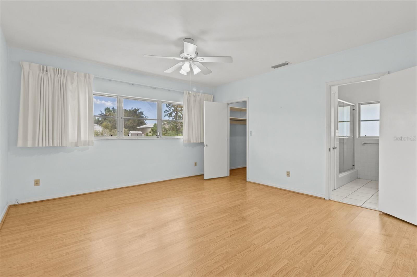Listing photo id 22 for 13198 98th Avenue