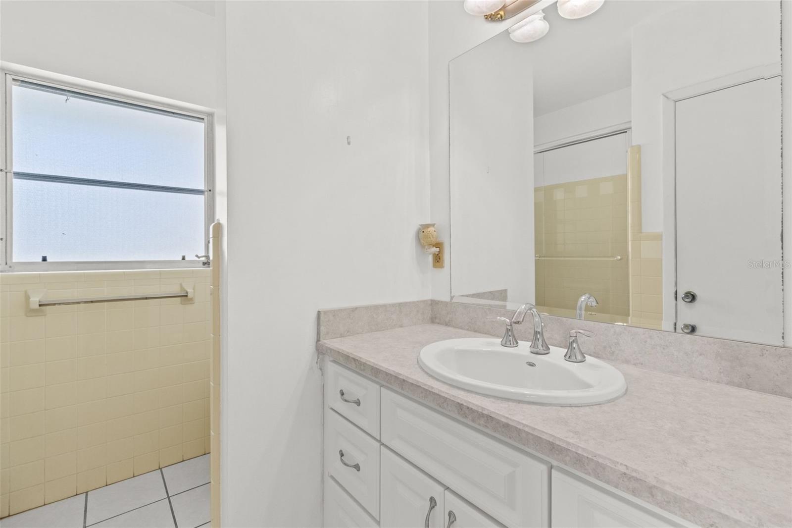 Listing photo id 24 for 13198 98th Avenue