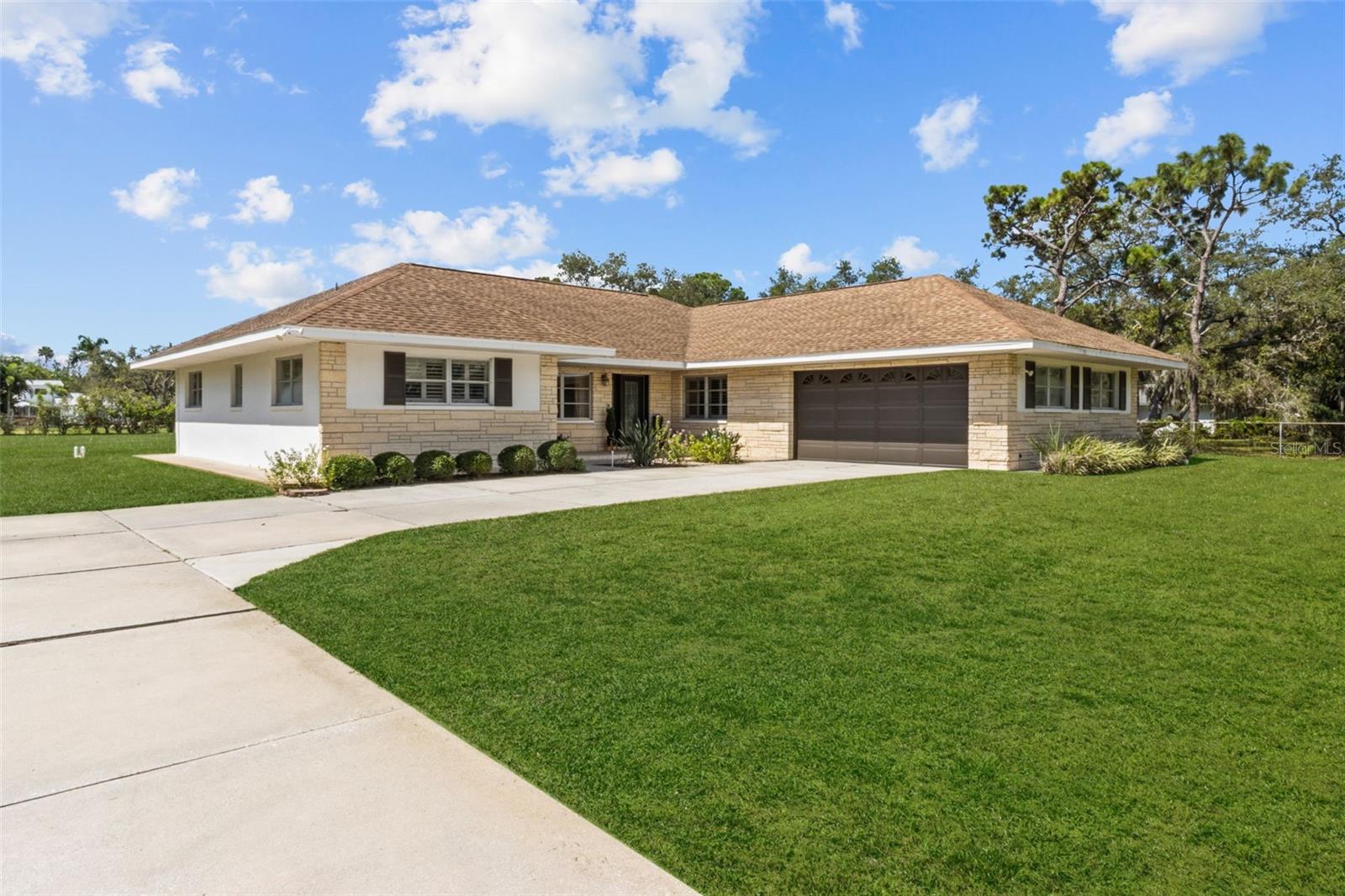 Listing photo id 1 for 13198 98th Avenue