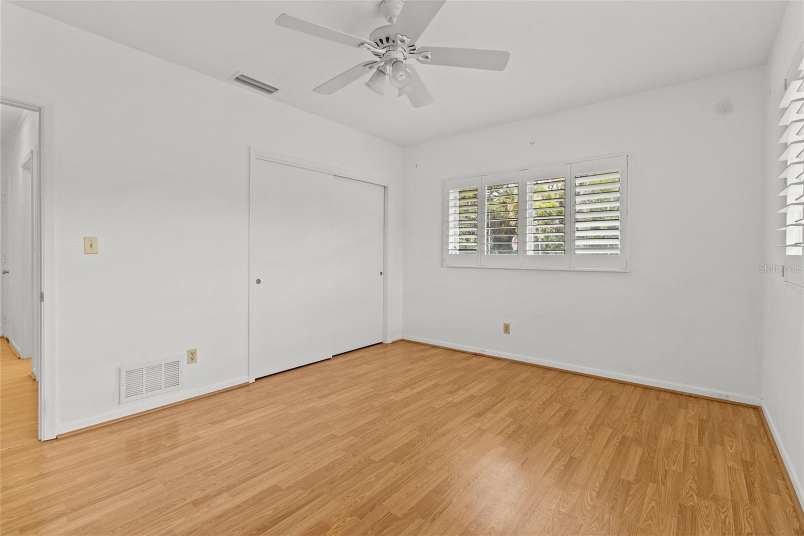 Listing photo id 31 for 13198 98th Avenue