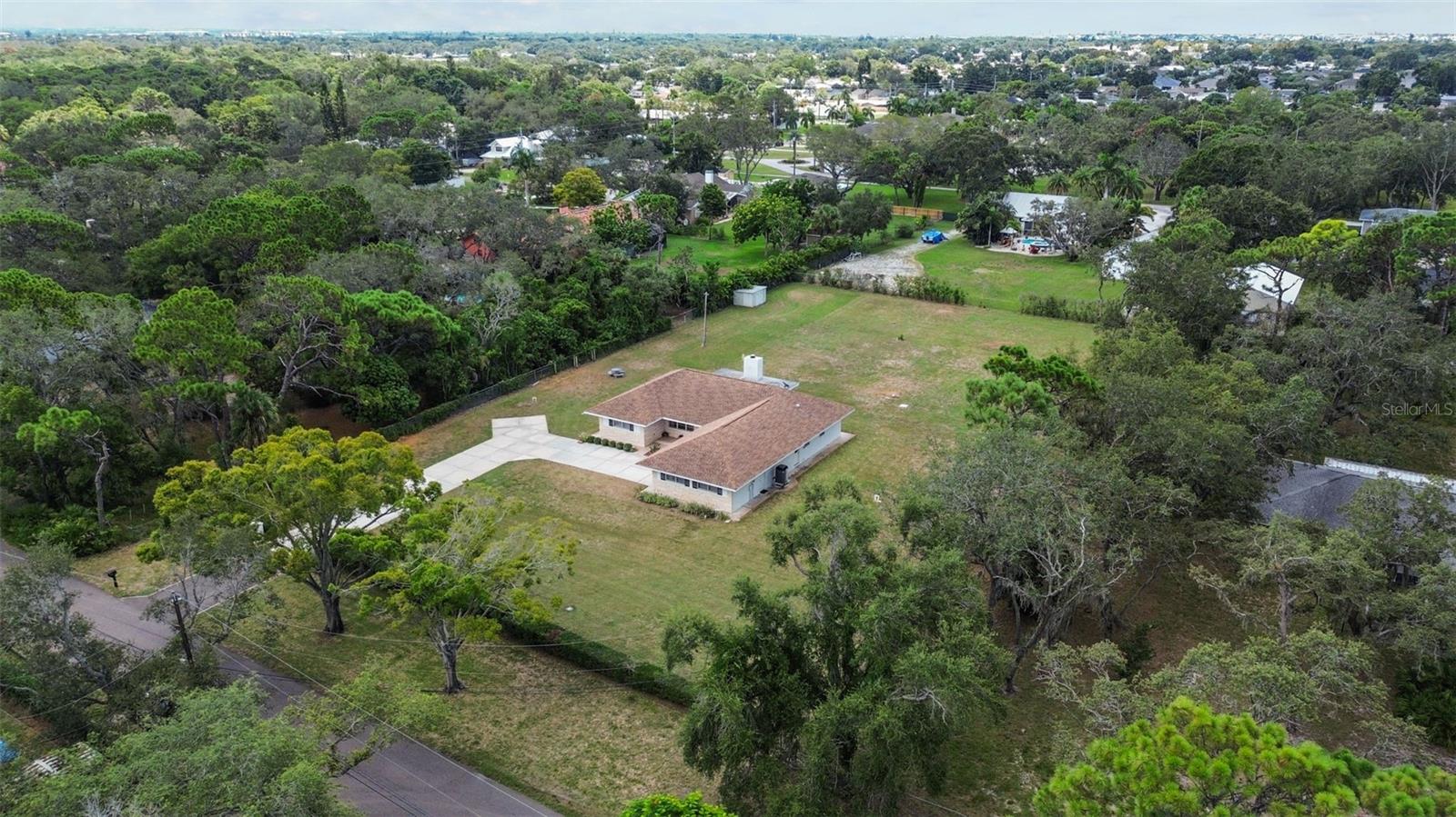 Listing photo id 41 for 13198 98th Avenue