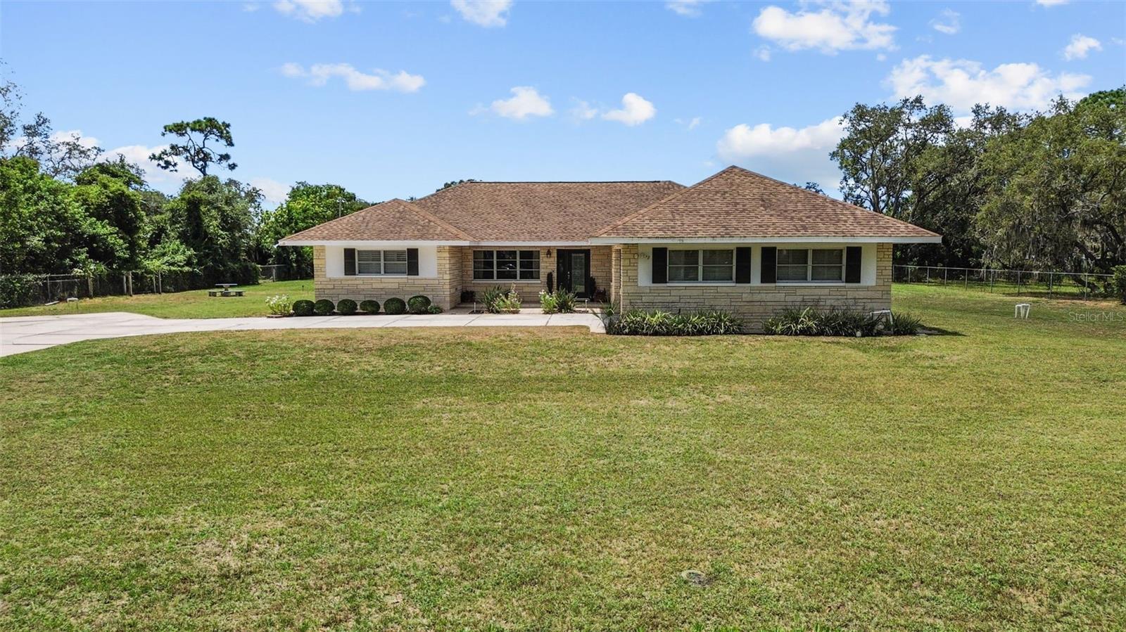 Listing photo id 44 for 13198 98th Avenue