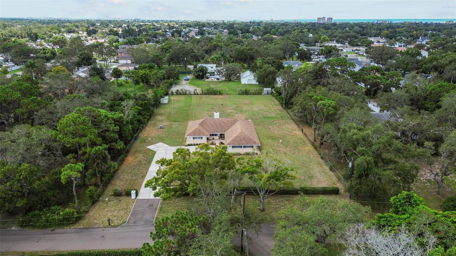 Listing photo id 46 for 13198 98th Avenue