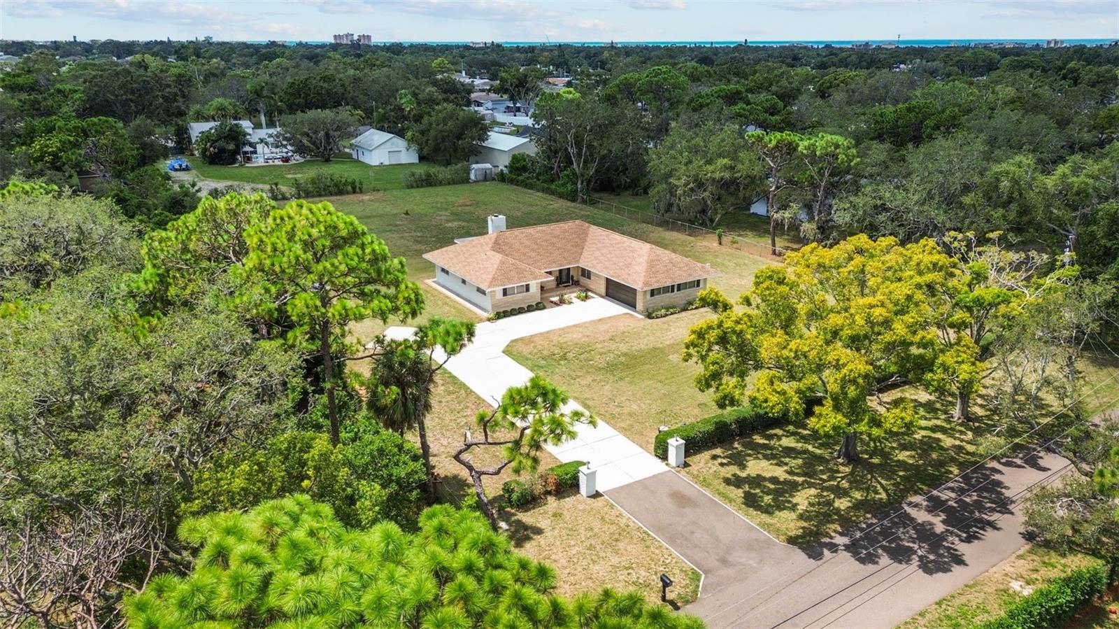 Listing photo id 49 for 13198 98th Avenue