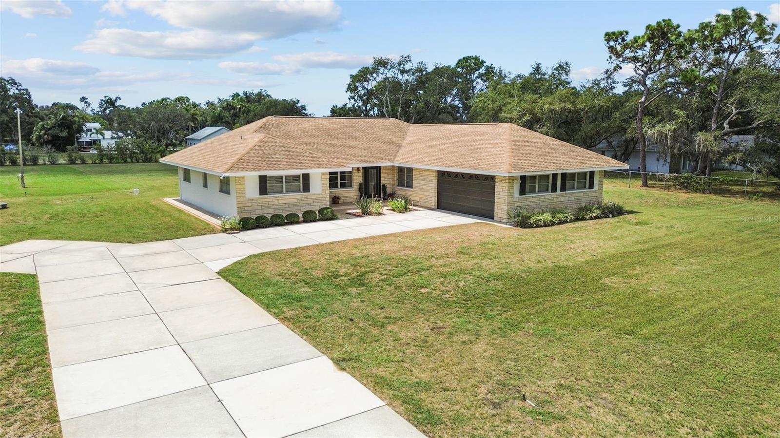 Listing photo id 4 for 13198 98th Avenue