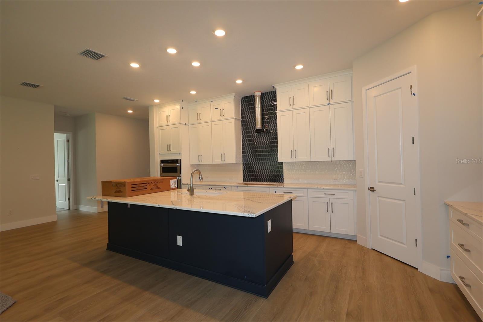 Listing photo id 1 for 31453 Hayman Loop