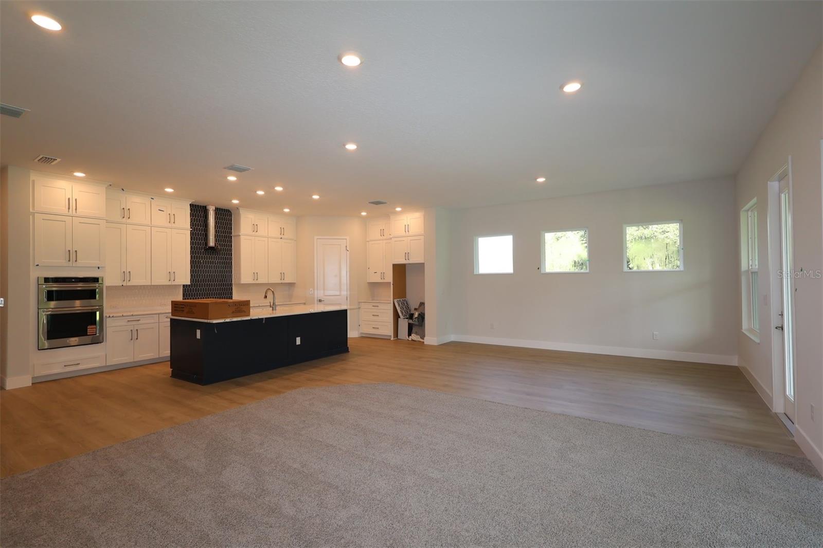 Listing photo id 3 for 31453 Hayman Loop