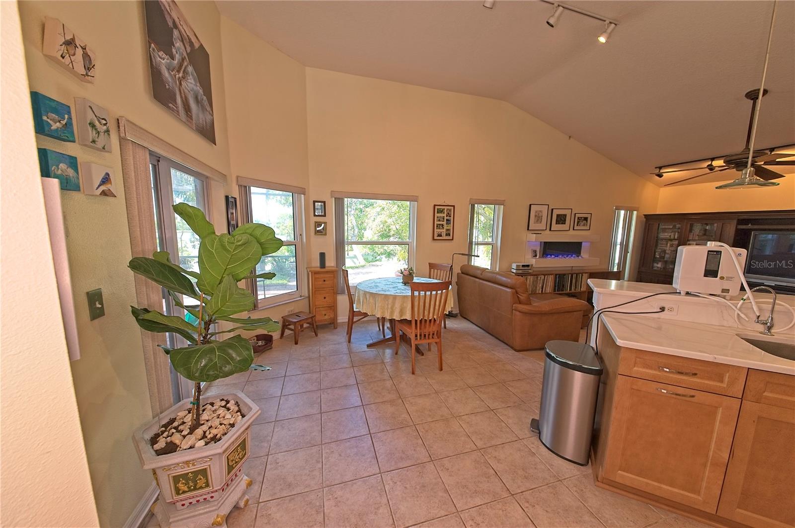 Image 12 of 35 For 530 Somerhill Drive Ne