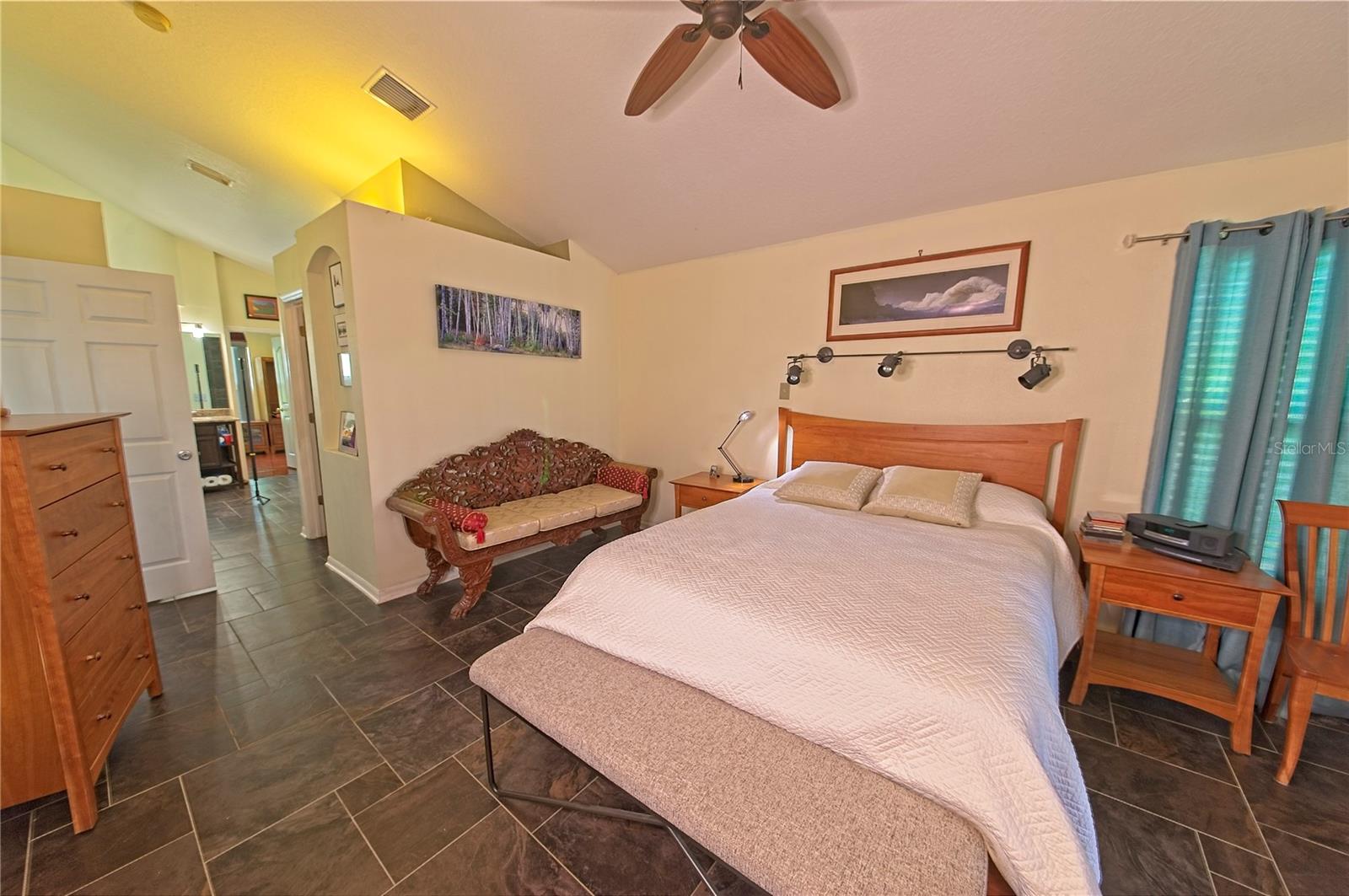 Image 14 of 35 For 530 Somerhill Drive Ne