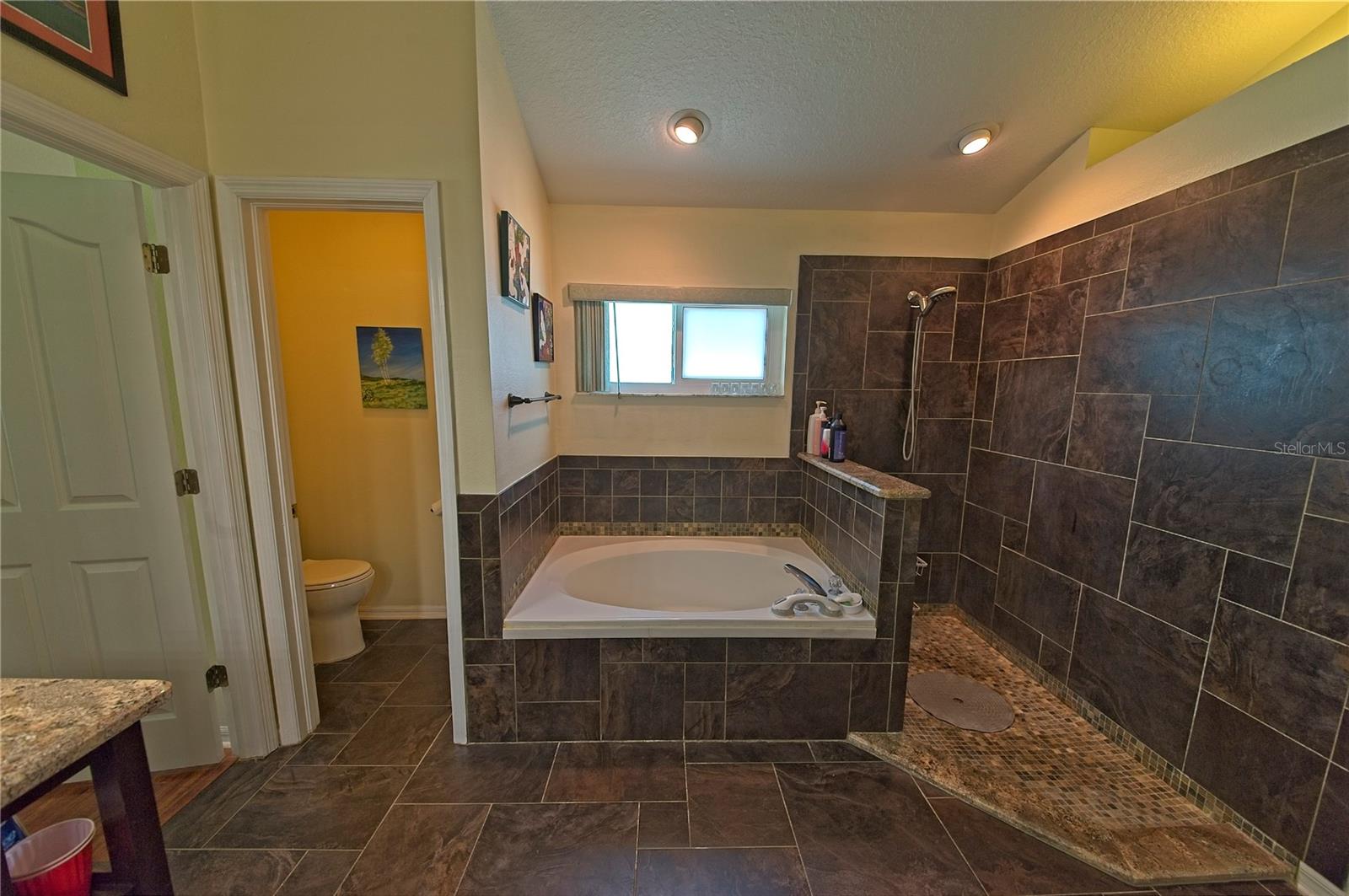 Image 18 of 35 For 530 Somerhill Drive Ne