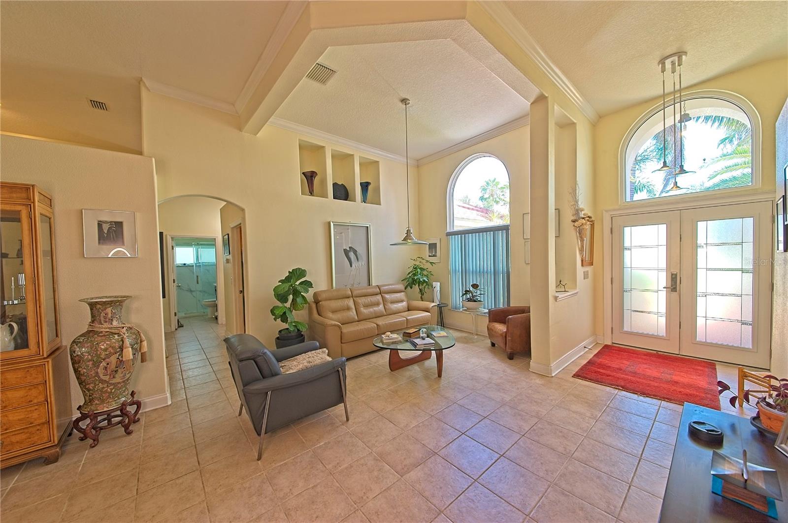 Image 2 of 35 For 530 Somerhill Drive Ne