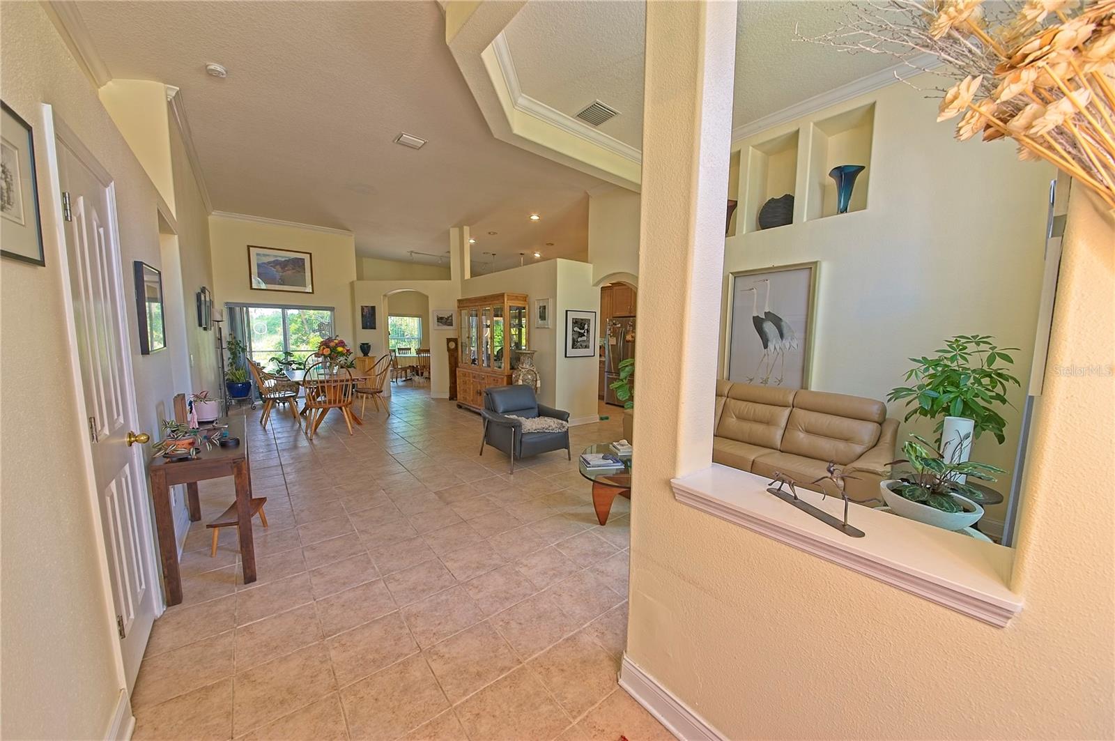 Image 3 of 35 For 530 Somerhill Drive Ne