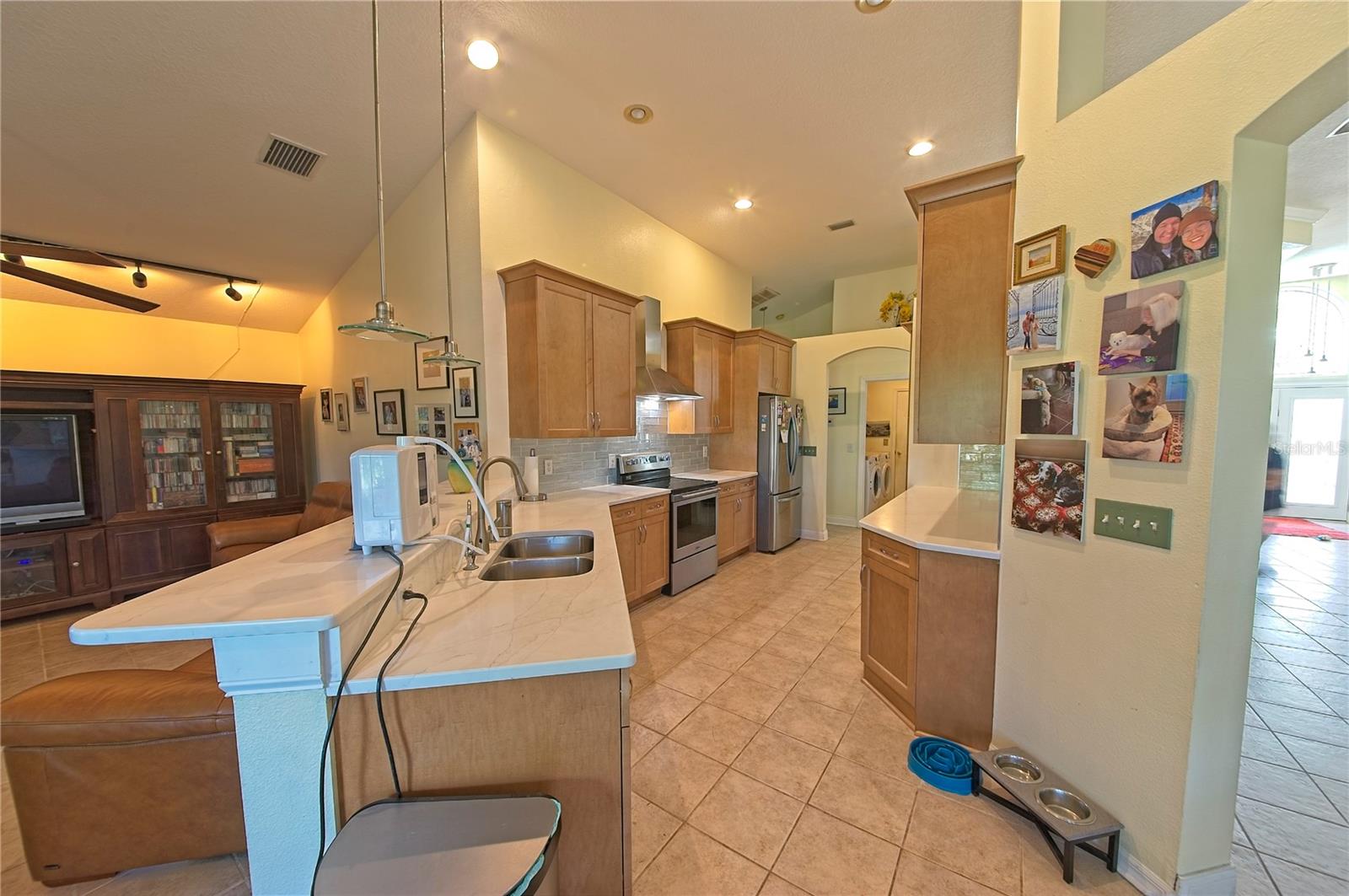 Image 8 of 35 For 530 Somerhill Drive Ne