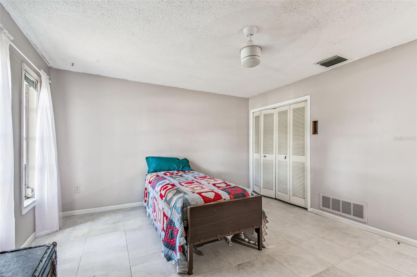 Image 18 of 41 For 9516 Merrimoor Boulevard