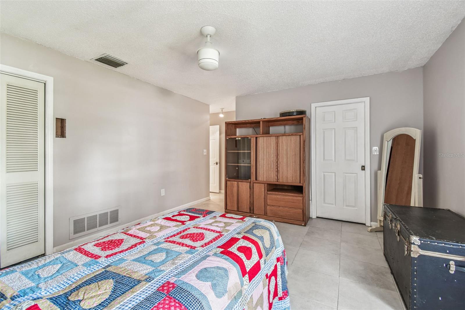 Image 19 of 41 For 9516 Merrimoor Boulevard