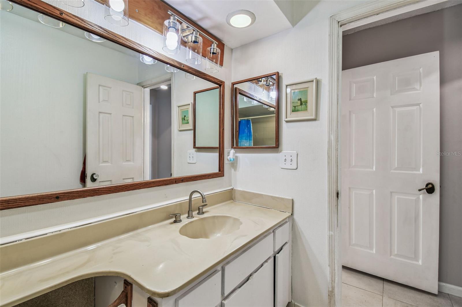 Image 21 of 41 For 9516 Merrimoor Boulevard