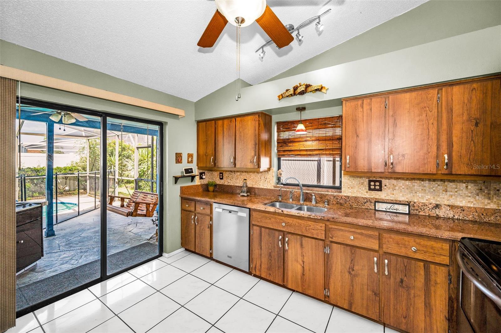 Image 22 of 87 For 8609 Thimbleberry Lane